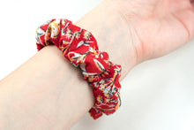 Load image into Gallery viewer, Botanical Apple Watch Scrunchie Band
