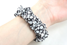 Load image into Gallery viewer, Lilla Prata Stone Gray Apple Watch Scrunchie Band
